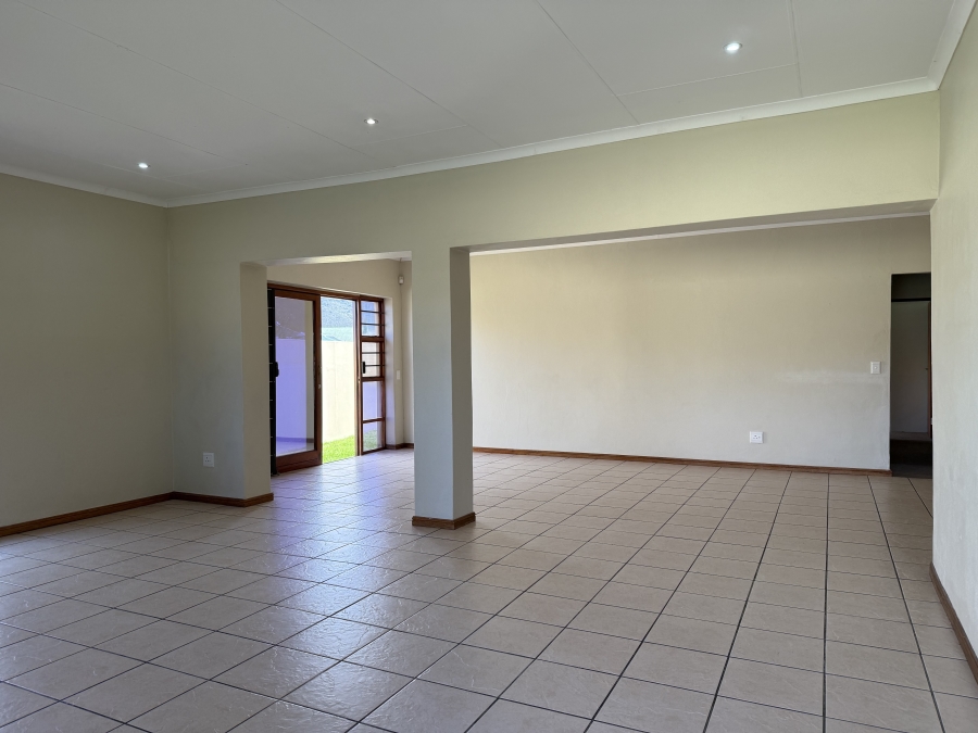3 Bedroom Property for Sale in Sandbaai Western Cape